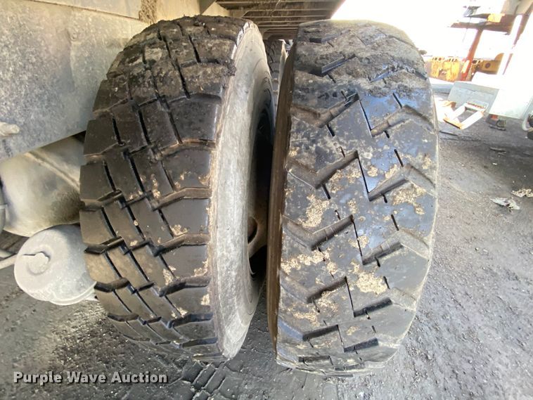 image for item DH7034 2007 International 7600  refuse truck