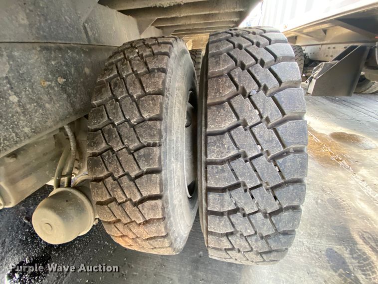 image for item DH7034 2007 International 7600  refuse truck