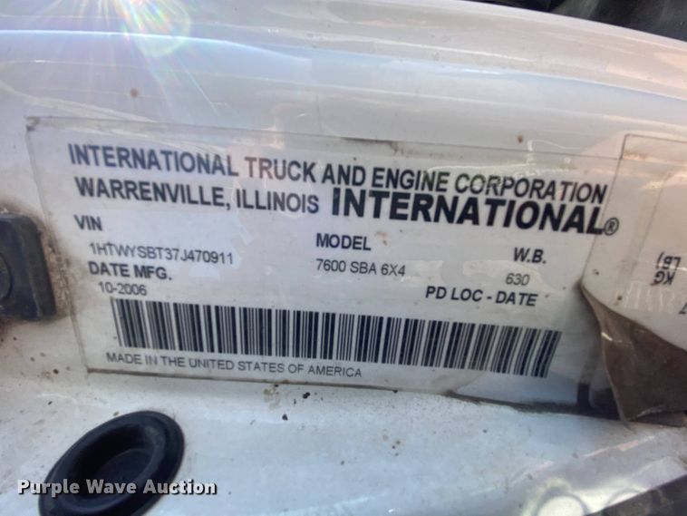 image for item DH7034 2007 International 7600  refuse truck