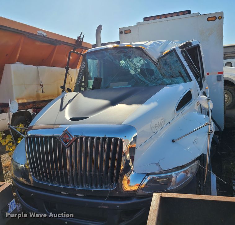 image for item DH7035 2014 International DuraStar  utility bed