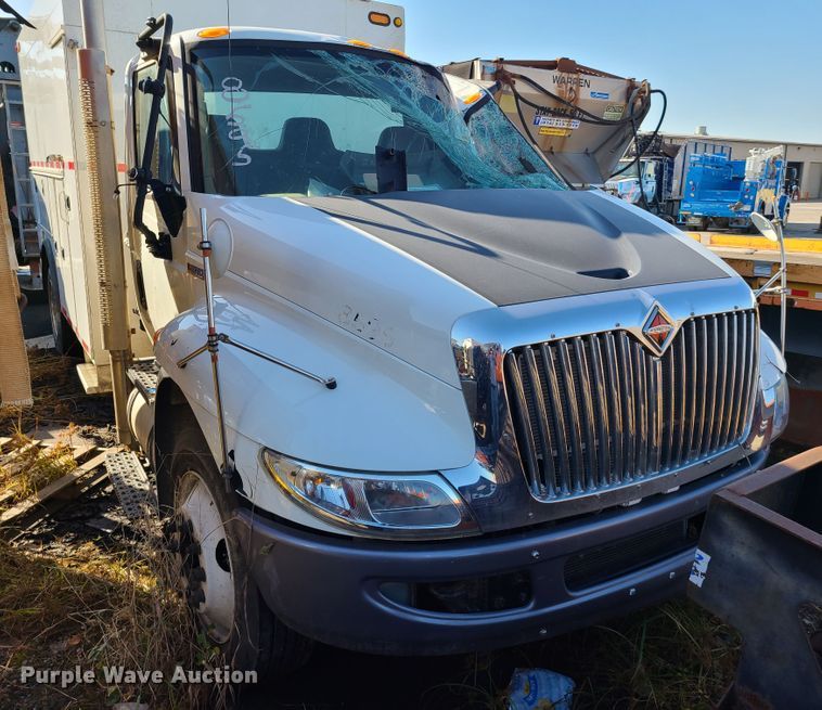 image for item DH7035 2014 International DuraStar  utility bed