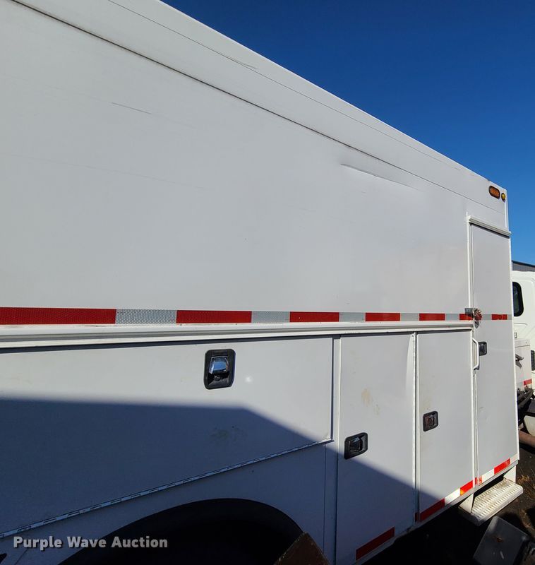 image for item DH7035 2014 International DuraStar  utility bed