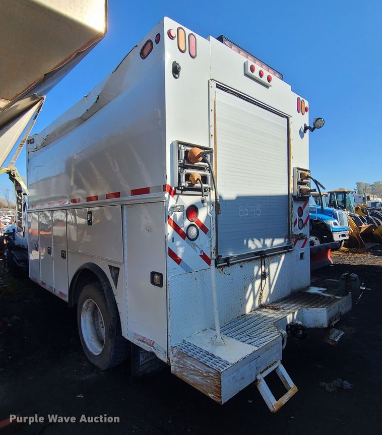 image for item DH7035 2014 International DuraStar  utility bed