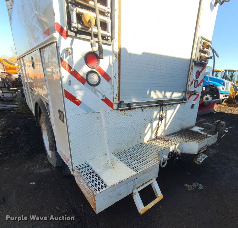 image for item DH7035 2014 International DuraStar  utility bed