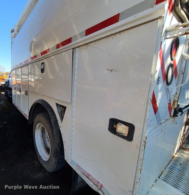 image for item DH7035 2014 International DuraStar  utility bed