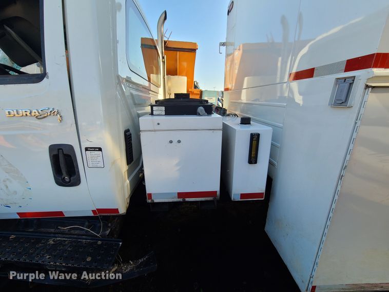 image for item DH7035 2014 International DuraStar  utility bed