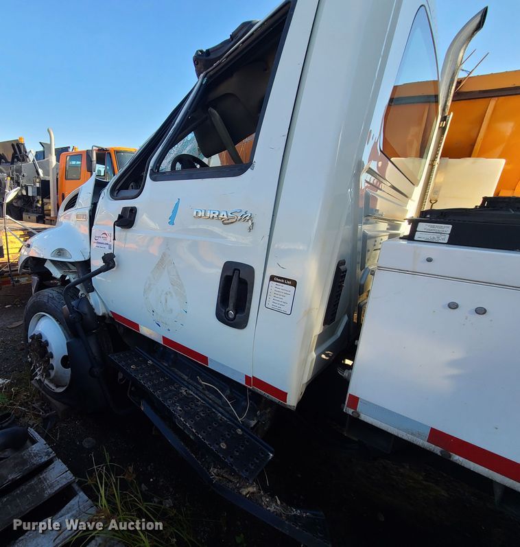 image for item DH7035 2014 International DuraStar  utility bed