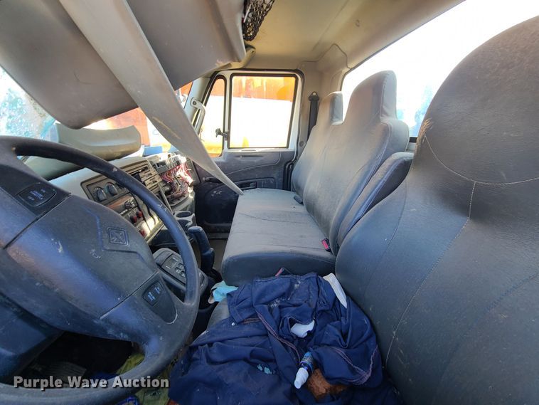 image for item DH7035 2014 International DuraStar  utility bed