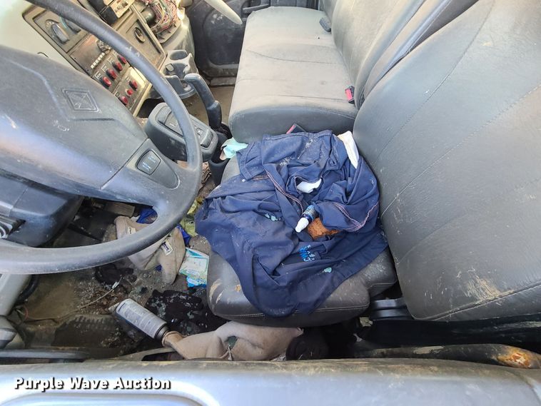 image for item DH7035 2014 International DuraStar  utility bed