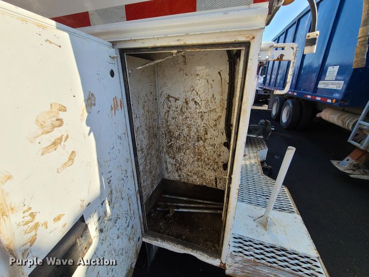 image for item DH7035 2014 International DuraStar  utility bed