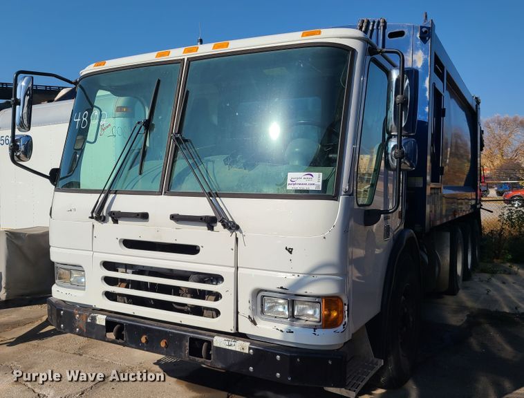 image for item DH7053 2006 Freightliner Condor  refuse truck