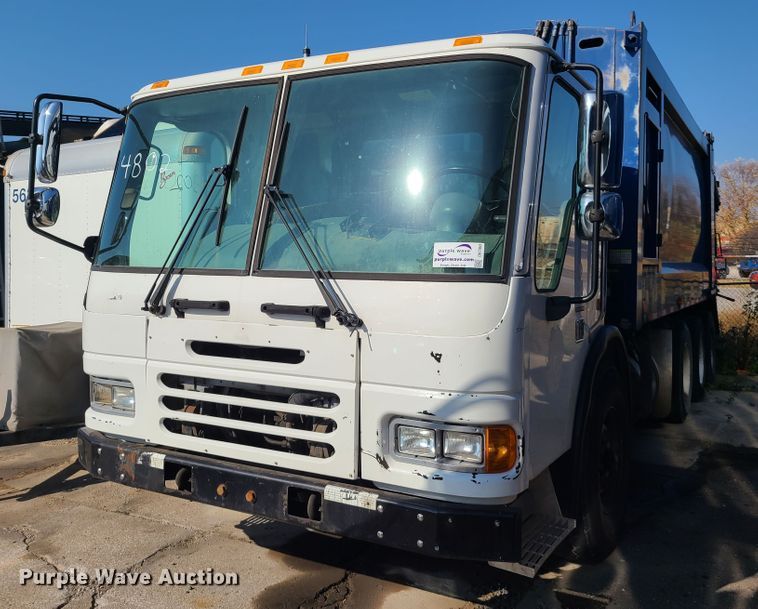 image for item DH7053 2006 Freightliner Condor  refuse truck