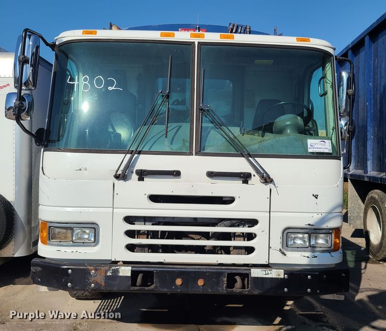 image for item DH7053 2006 Freightliner Condor  refuse truck