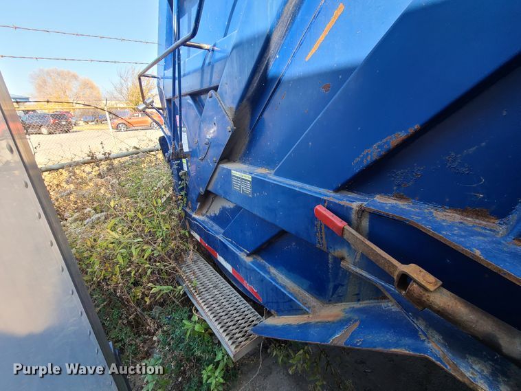 image for item DH7053 2006 Freightliner Condor  refuse truck