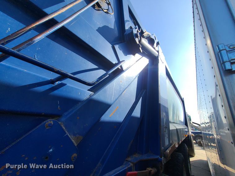 image for item DH7053 2006 Freightliner Condor  refuse truck