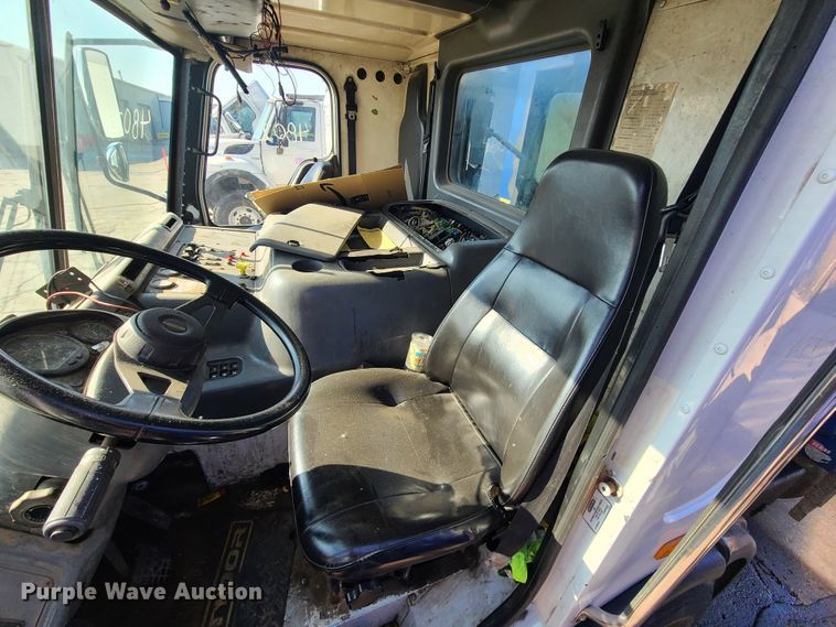 image for item DH7053 2006 Freightliner Condor  refuse truck