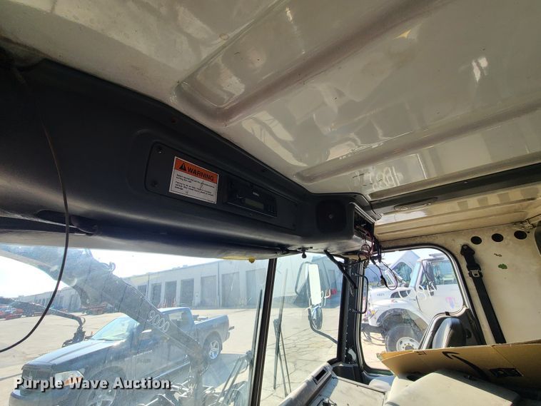 image for item DH7053 2006 Freightliner Condor  refuse truck