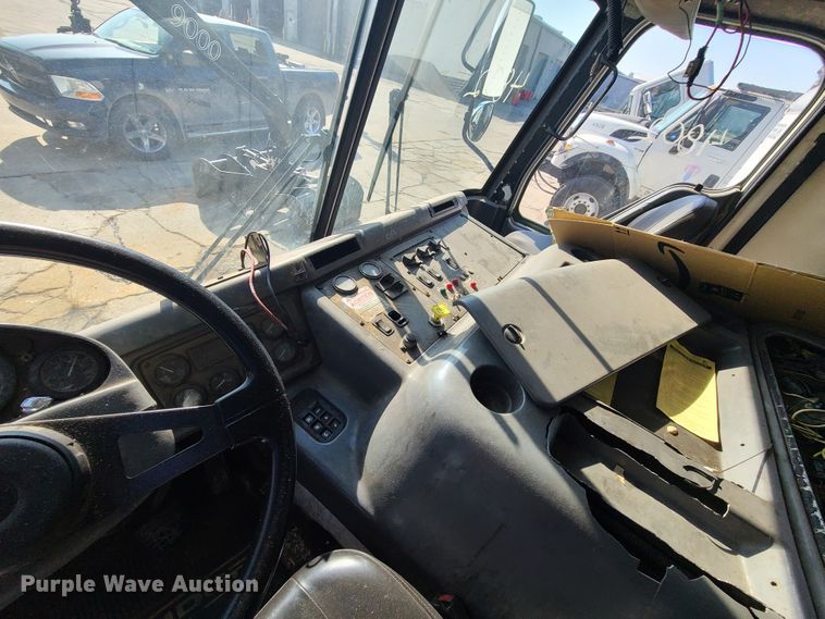 image for item DH7053 2006 Freightliner Condor  refuse truck