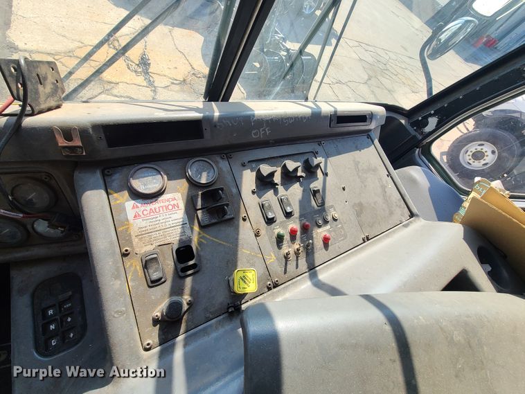 image for item DH7053 2006 Freightliner Condor  refuse truck