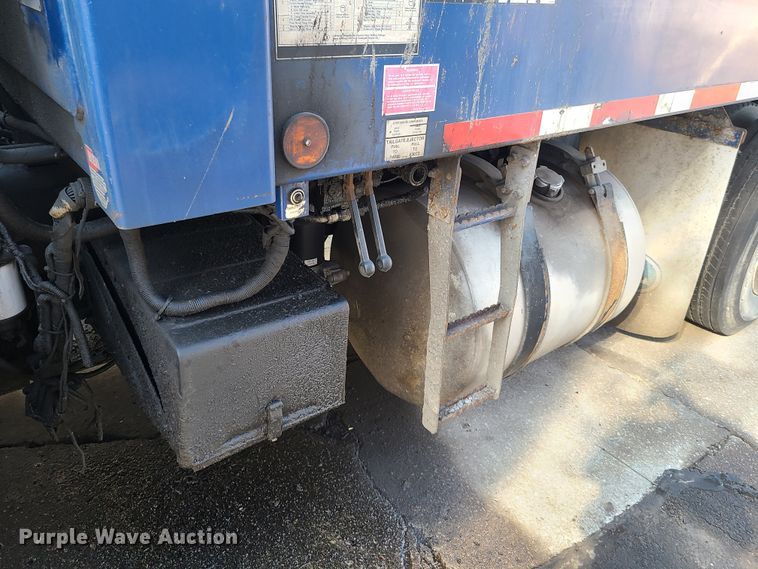 image for item DH7053 2006 Freightliner Condor  refuse truck