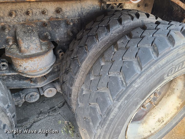 image for item DH7053 2006 Freightliner Condor  refuse truck