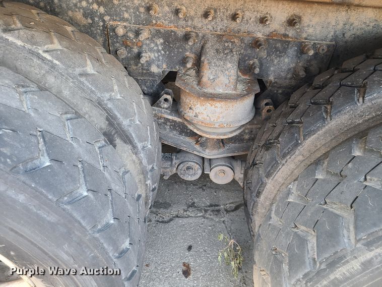 image for item DH7053 2006 Freightliner Condor  refuse truck