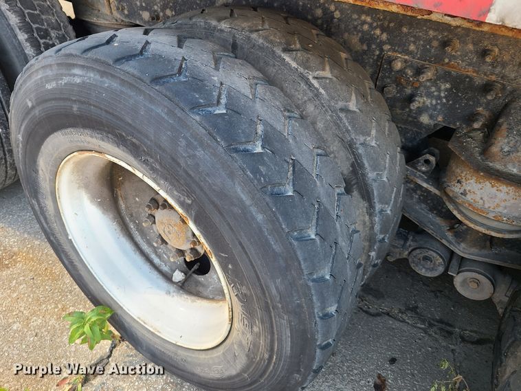 image for item DH7053 2006 Freightliner Condor  refuse truck