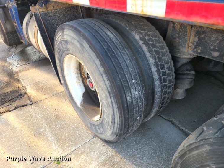 image for item DH7053 2006 Freightliner Condor  refuse truck