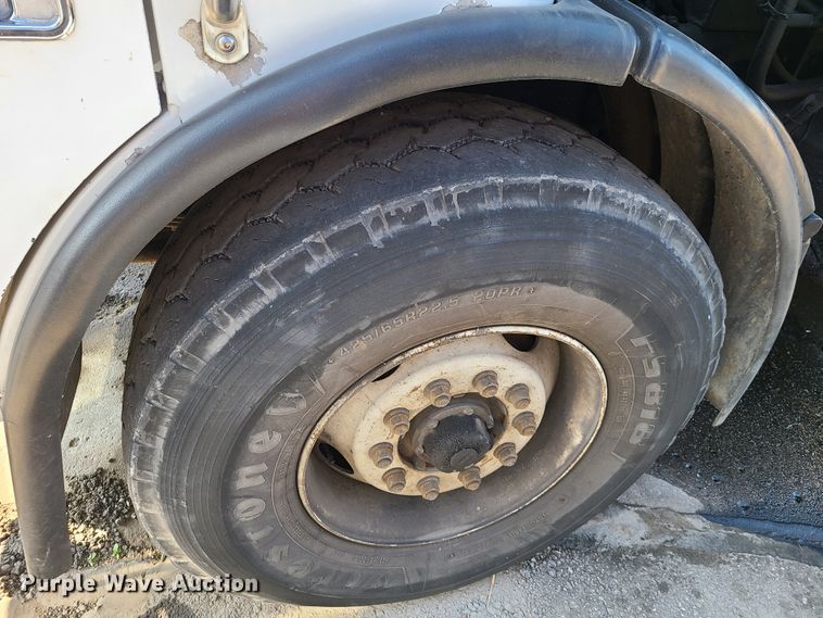 image for item DH7053 2006 Freightliner Condor  refuse truck