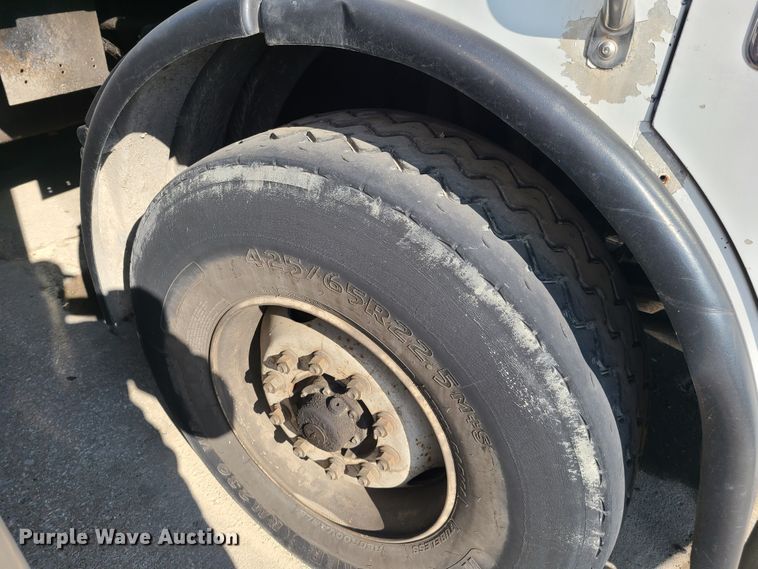 image for item DH7053 2006 Freightliner Condor  refuse truck