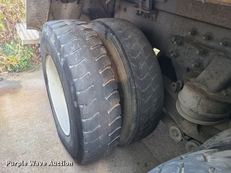 image for item DH7053 2006 Freightliner Condor  refuse truck