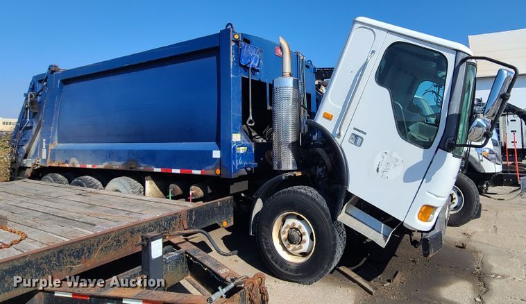 image for item DH7054 2006 Freightliner Condor  refuse truck