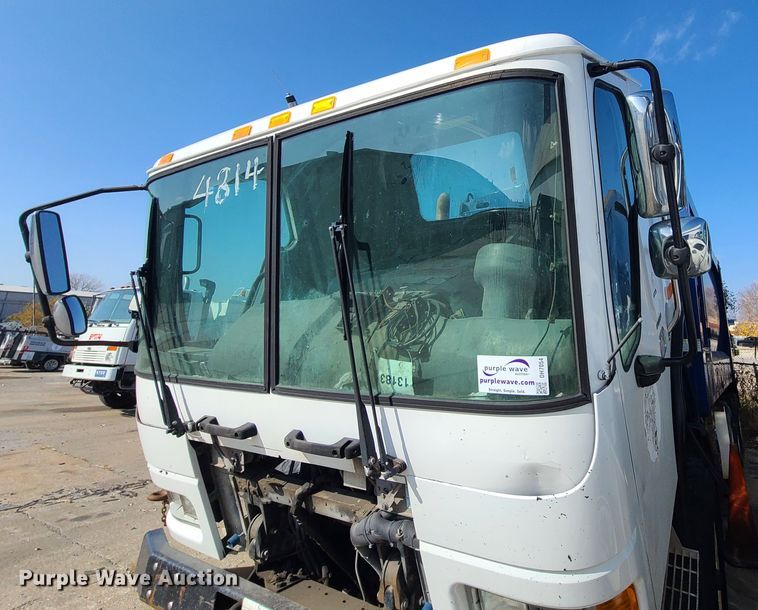 image for item DH7054 2006 Freightliner Condor  refuse truck