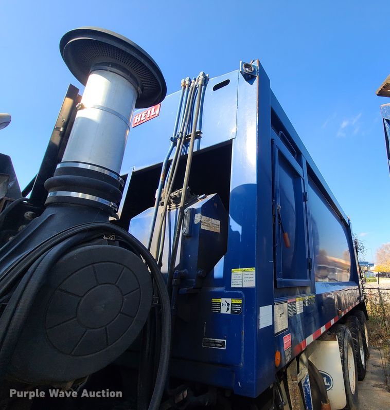 image for item DH7054 2006 Freightliner Condor  refuse truck