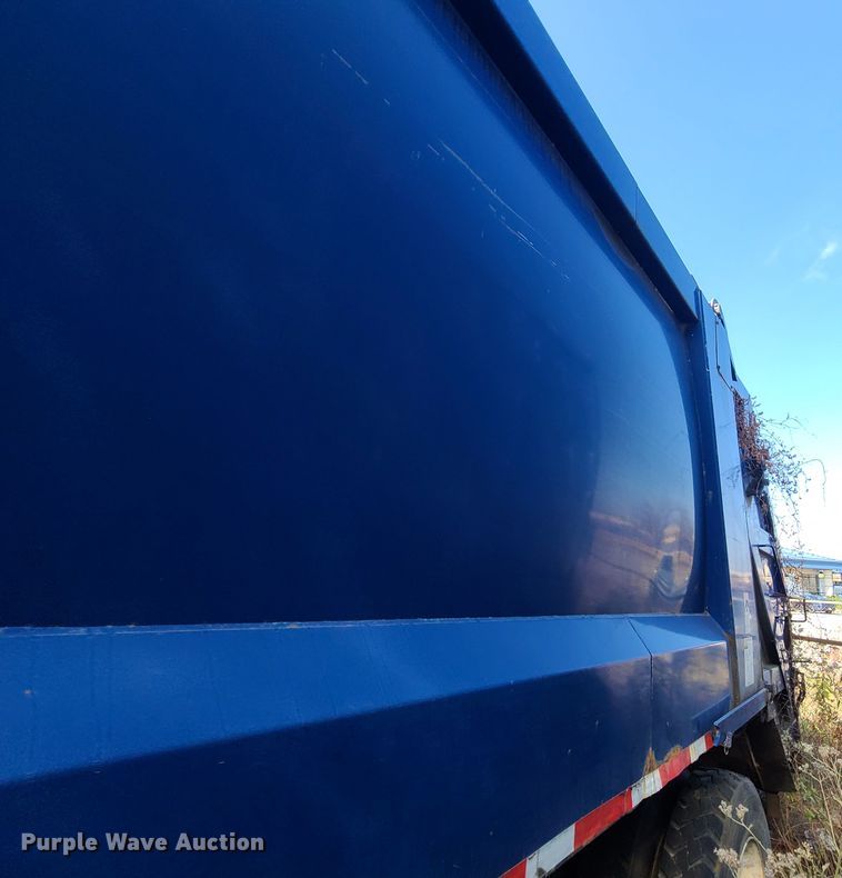 image for item DH7054 2006 Freightliner Condor  refuse truck