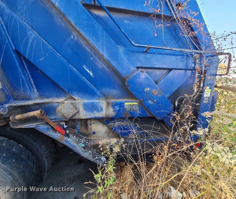 image for item DH7054 2006 Freightliner Condor  refuse truck