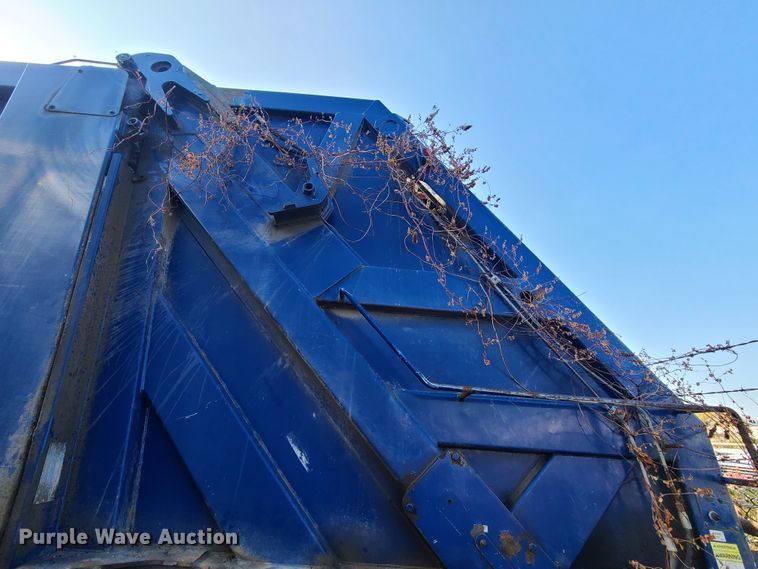 image for item DH7054 2006 Freightliner Condor  refuse truck