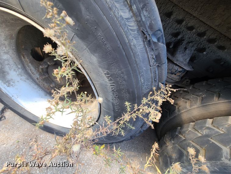 image for item DH7054 2006 Freightliner Condor  refuse truck