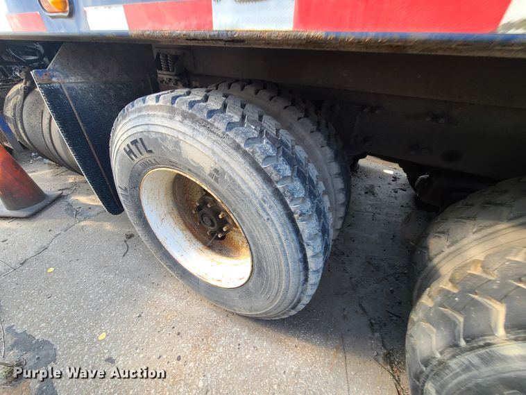 image for item DH7054 2006 Freightliner Condor  refuse truck