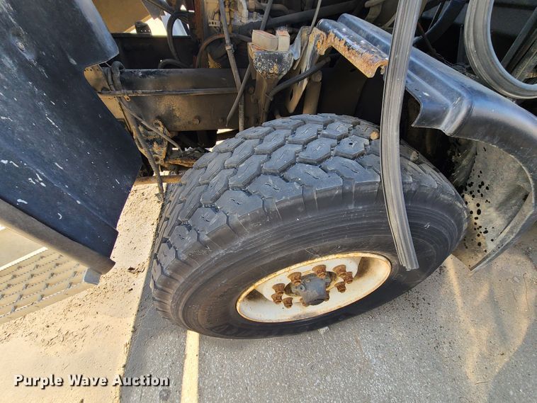 image for item DH7054 2006 Freightliner Condor  refuse truck