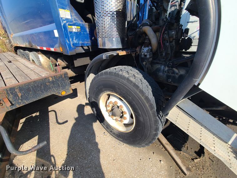 image for item DH7054 2006 Freightliner Condor  refuse truck