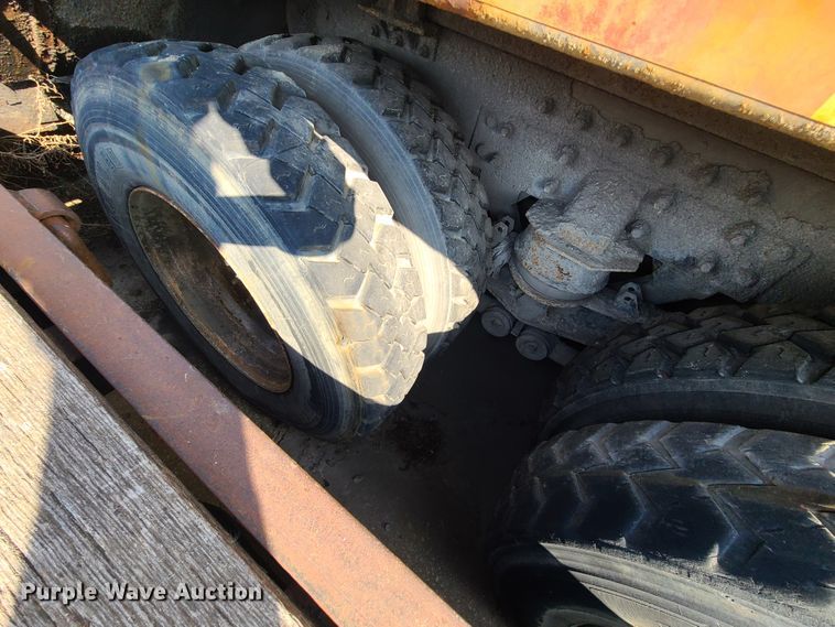 image for item DH7054 2006 Freightliner Condor  refuse truck