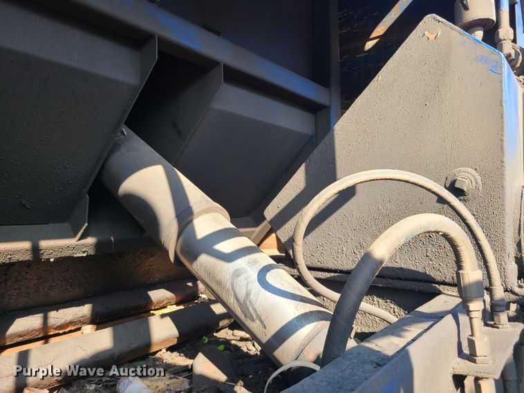 image for item DH7054 2006 Freightliner Condor  refuse truck