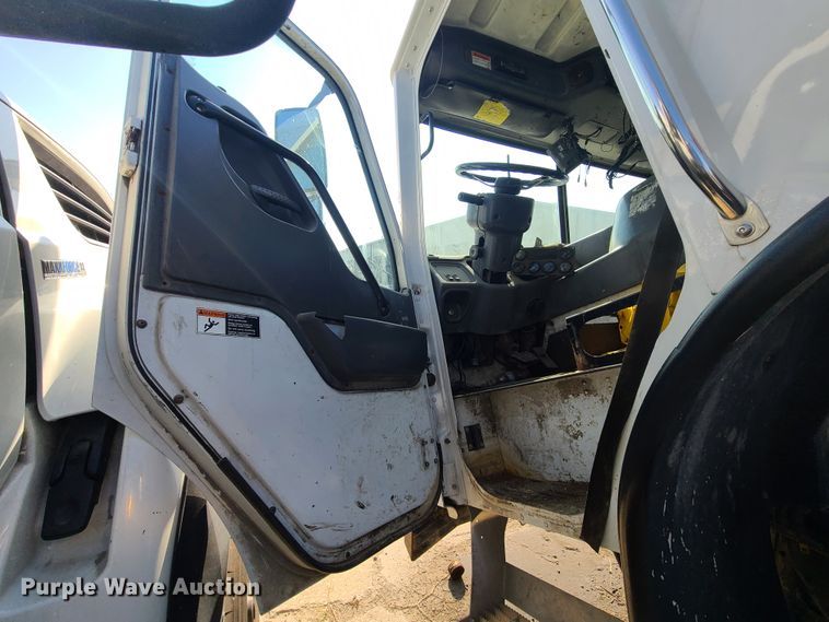 image for item DH7054 2006 Freightliner Condor  refuse truck