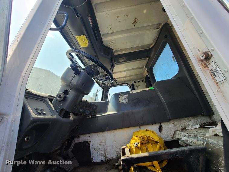 image for item DH7054 2006 Freightliner Condor  refuse truck