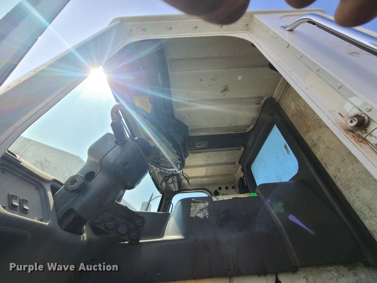 image for item DH7054 2006 Freightliner Condor  refuse truck