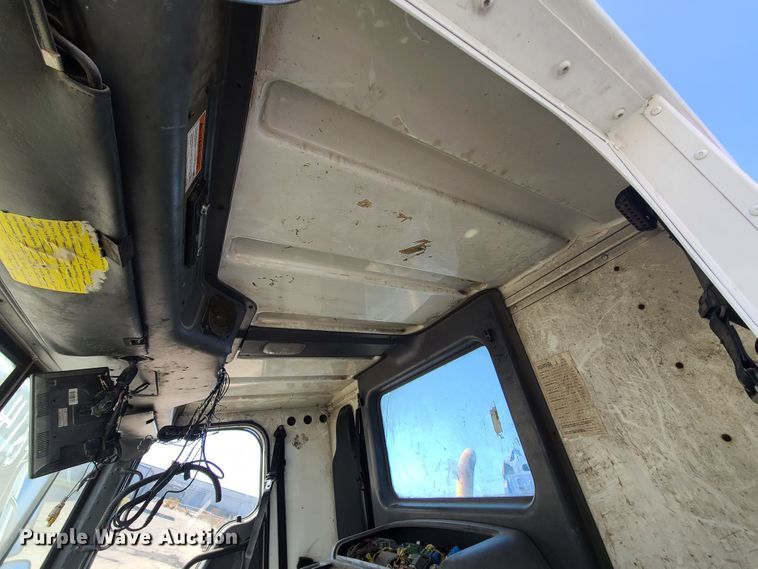 image for item DH7054 2006 Freightliner Condor  refuse truck