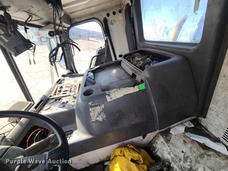 image for item DH7054 2006 Freightliner Condor  refuse truck