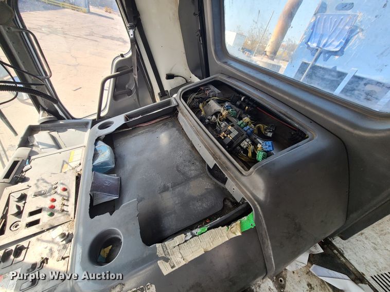 image for item DH7054 2006 Freightliner Condor  refuse truck