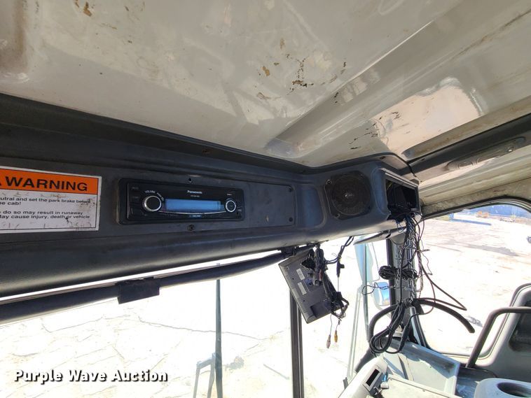 image for item DH7054 2006 Freightliner Condor  refuse truck